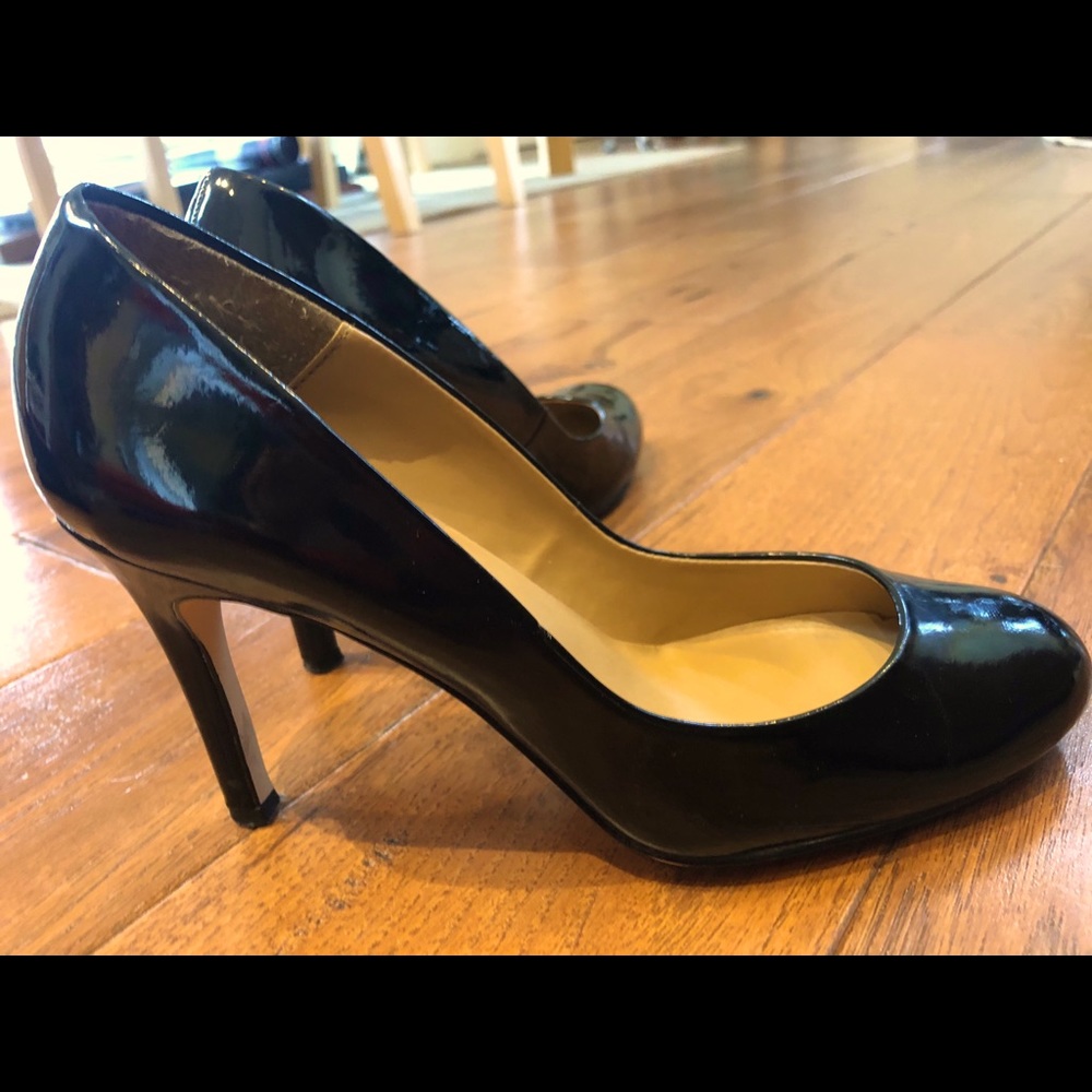 Ann Taylor Signature Pump Black
